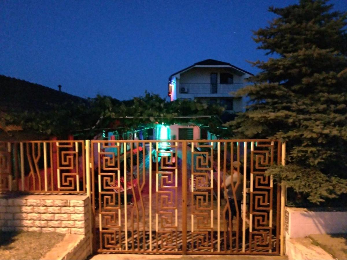 Hotel Casa Elena Două Mai Esterno foto